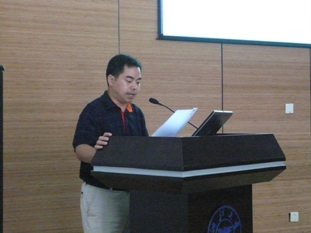 Prof. Liangtong Zhan making an introduction